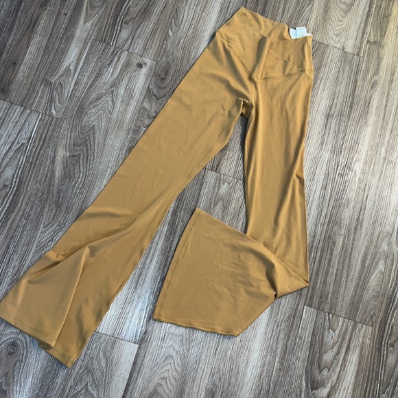 Aerie crossover high rise flare - Picture 3 of 3